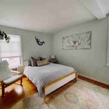 Beautiful Downtown 2 Bedroom 2 Bath apartment by the water Rooms