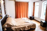 Family style villa, close to the beach with private pool Hotel a Neptun