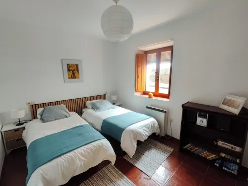 Cottage with garden, fireplace and barbecue. Located in an area with unique charm.