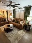 Relax at Cricket & Clover Retreat Near SU, LSU, Airport, Downtown, WiFi & AC