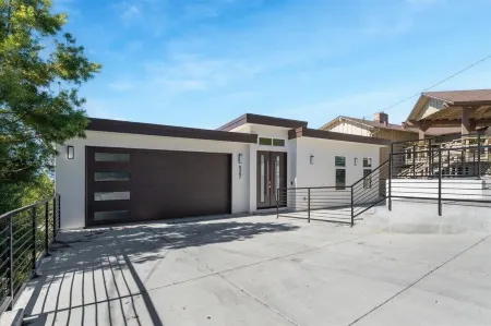 Ocean view, Brand new 3000 sq-ft  modern home