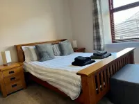 Modern Home in Central Dundee. Free Parking