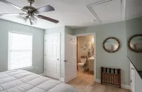 Angler’s Paradise! Amazing fishing w/ in minutes! 3 bed,sleeps 7 ppl, 2 bath. Hotels in Cameron Parish