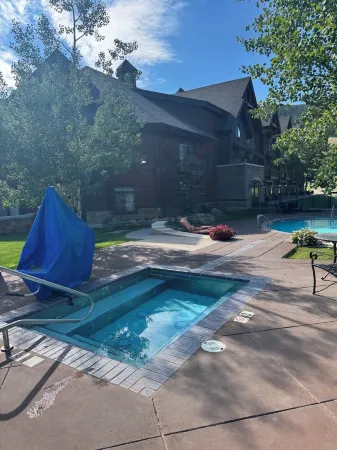 True ski in ski out cozy Mountainside  studio.Pool and hot tub!