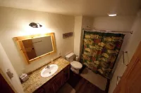 Cozy Cabin Retreat - Steps from White Potato Lake