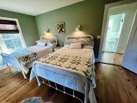 Original Farmhouse at Cottage City, private, spacious, with lake access Hotels in Gorham