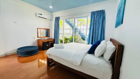 5 bedroom hotel on Kendhoo Island, with AC, Wi-Fi, and peaceful surroundings. Отели в г. Kendhoo