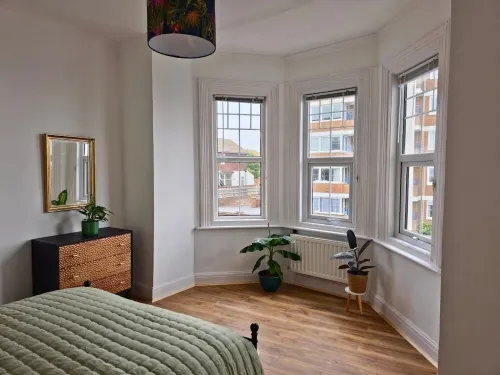 Stunning Beachfront Apartment 벡스힐온시 호텔