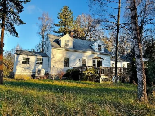 Walk to Beach/Close to Town and Restaurants, 3-bedroom house in Brewster with AC