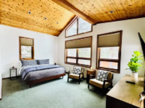 House + Studio: Private Forest Retreat, Near Skiing, Beach, Downtown, and Trails Hotels in Dollar Point