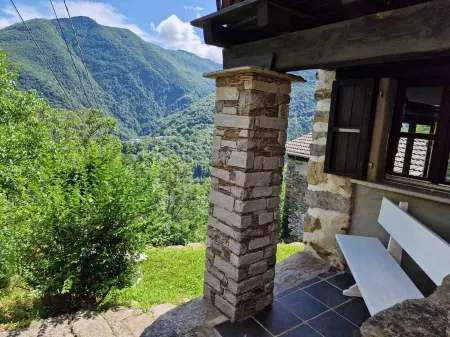 Mountain worlds behind Lake Maggiore Отели в г. Вербано-Кузьо-Оссола