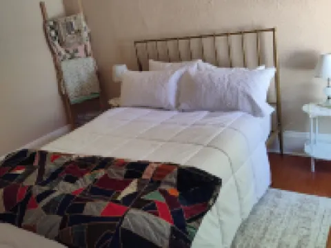 Inviting 2-bedroom, 1-bathroom house with large backyard and WiFi in Corvallis Hoteles en Corvallis