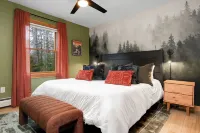 Adventure&Wellness ~Hot Tub ~Sauna ~Theater ~Boot Room ~15min to Sunday River