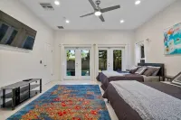 Beautiful House with Pool & Jacuzzi
