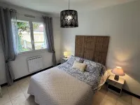 Le Clos de Val - swimming pool Hotels in Valreas