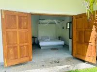 Peaceful jungle villa - 3 Ensuite Bedrooms, Infinity pool & 10 mins to the beach