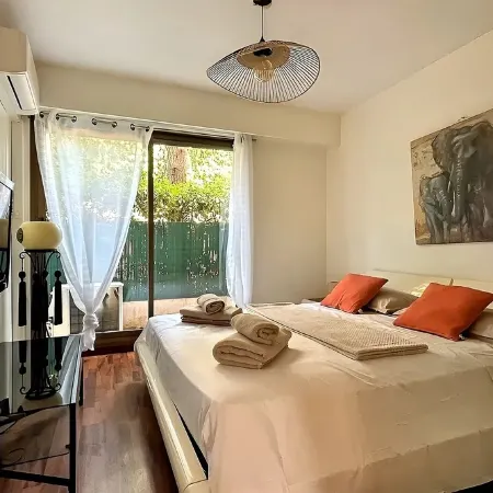 Elegant Haven of Peace | Garage | Terrace | Garden | Residential Pool |WiFi