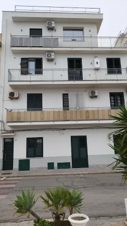 Stunning apartment only 100 meters from the sea and spectacular gulf view.