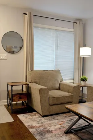 Grade A Working Class Safe Neighborhood 3Br up to 6 Guests. Updated & Best Price Отели в г. Бербанк