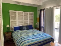 Tyrone Foreshore Treetop Cottage