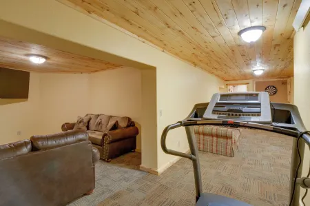 The Fox Den 360 Mtn View and on-Site Hiking!