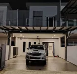 Spacious 4-bedroom house in cool Kluang, Johor with AC, WiFi, NETFLIX, autogate