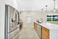 Charming Family Retreat in Miami: 10 Min from Miami International Airport