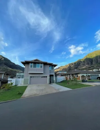 Spacious 4-bedroom house 5 minutes from beach