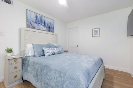 Newly Decorated BEAUTY in Downtown Ocean Springs with optional GOLF CART.