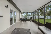 Newly renovated 3BR/2BA home with modern finishes, fast WiFi, central A/C, Hotels in Fort Myers Shores