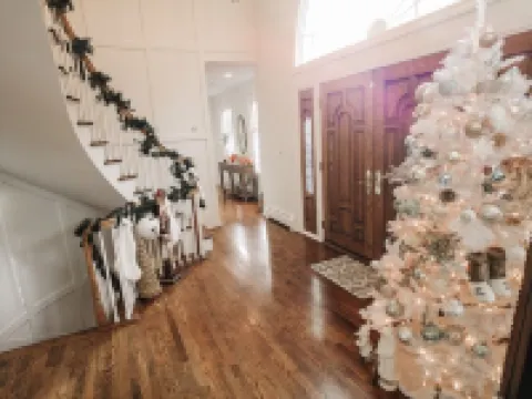 Lake house cozy to relax with a family. 6 bedroom very spacious house. Hotels in Trumbull