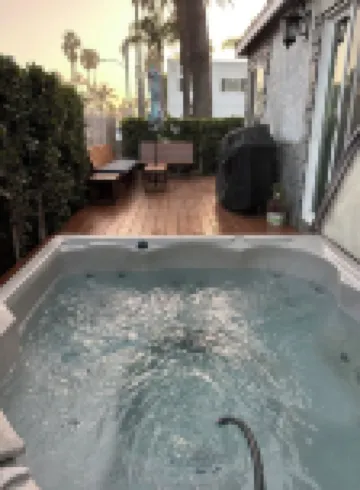 Charming 2-bedroom house in awesome Huntington Beach downtown steps to its beach
