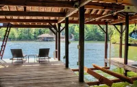 Jump Platform & Rope Swing, Dock. Kayak. Screened Porch. Firepit. Family Fun!