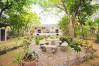 Casa Corselli [Beachfront Home - great surf break] Hôtels à : Aposentillo