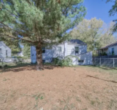 The Green Acres Cottage - Charming 2 Bedroom near S&T and Acorn Trail in Rolla.