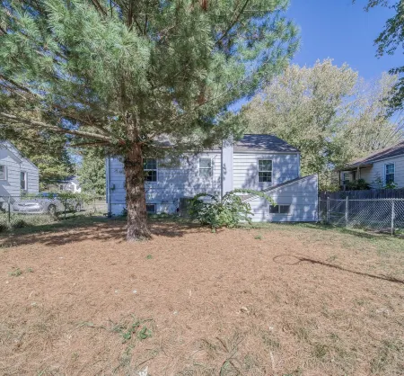 The Green Acres Cottage - Charming 2 Bedroom near S&T and Acorn Trail in Rolla.