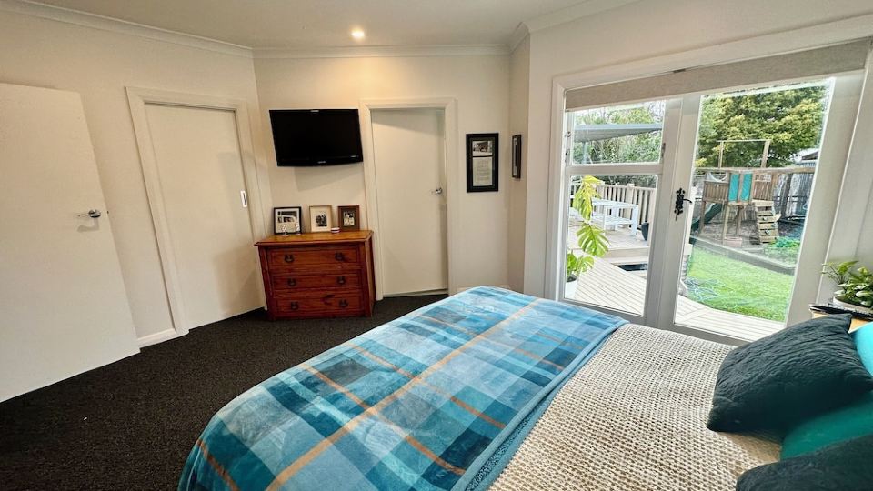 Perfect Multi Family Raumati Home - 4Br + 2Br Wing
