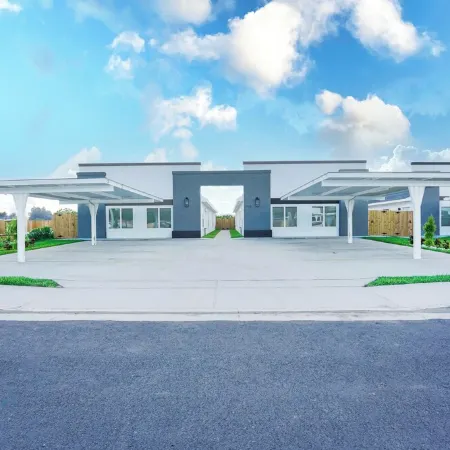 Brand NEW Splendor 2 Bedroom Apartment conveniently located Pharr-McAllen area! Отели в г. Фарр
