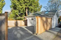 Elegant & Romantic Farmhouse, Natural Light!