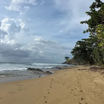 Charming 3-bedroom house with WiFi, AC in welcoming Rincón P.R.