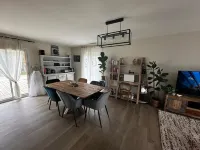 House with swimming pool on the edge of the Arcachon basin. Hotels in Biganos