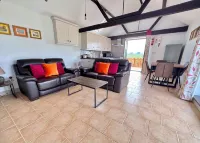 Dog and family friendly barn conversion with fully enclosed garden and hot tub