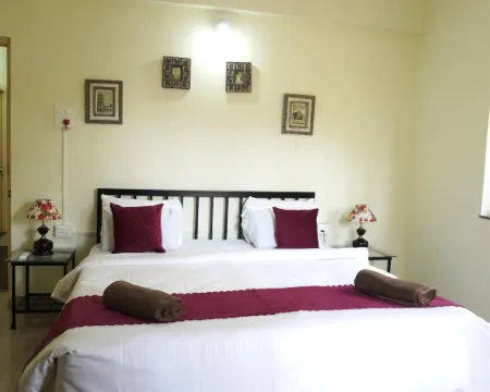 Four Seasons Guest House Hotels in Utorda