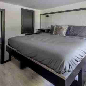 Elegant Secluded Getaway Rooms