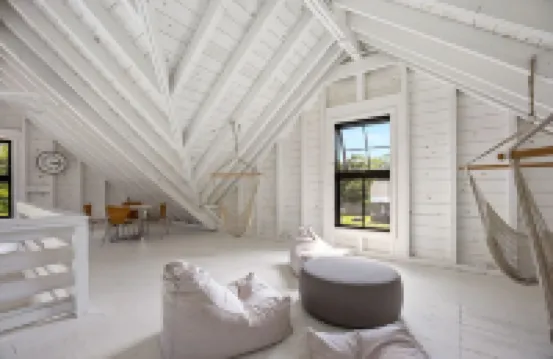 Featured in Boston Globe- fully renovated cape w/ pool & modern barn pool house 奧爾良酒店