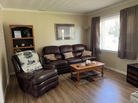 Lake Erie Leisure 5 mins to the beach, 10 mins to Cedar Point Отели в г. Гурон Тауншип