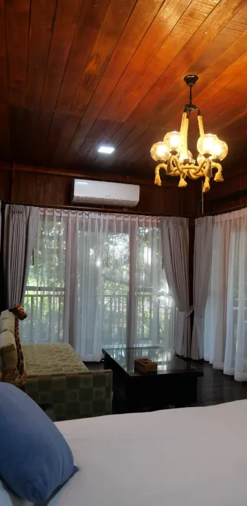 ห้องพักเตียงคิงมีระเบียงและวิวสวน