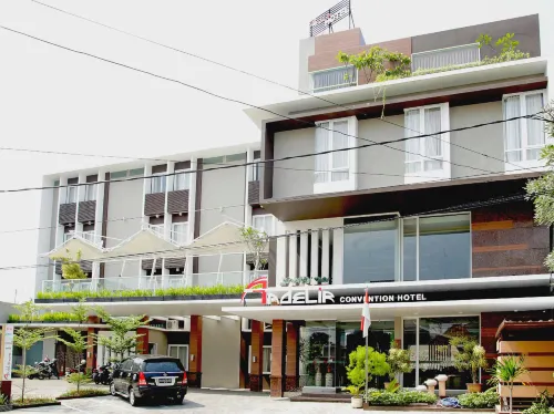 แอนเดอลีร์ โฮเทล ซิมปัง ลิมา เซอมารัง - ที่มีสระว่ายน้ำ