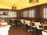 ホテル プラザ アユンタミエント周辺のホテル
