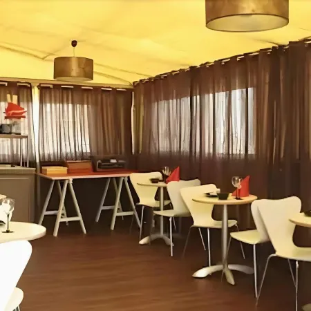 Hotel Plaza Отели рядом с достопримечательностью «Лос-Ремедиос»